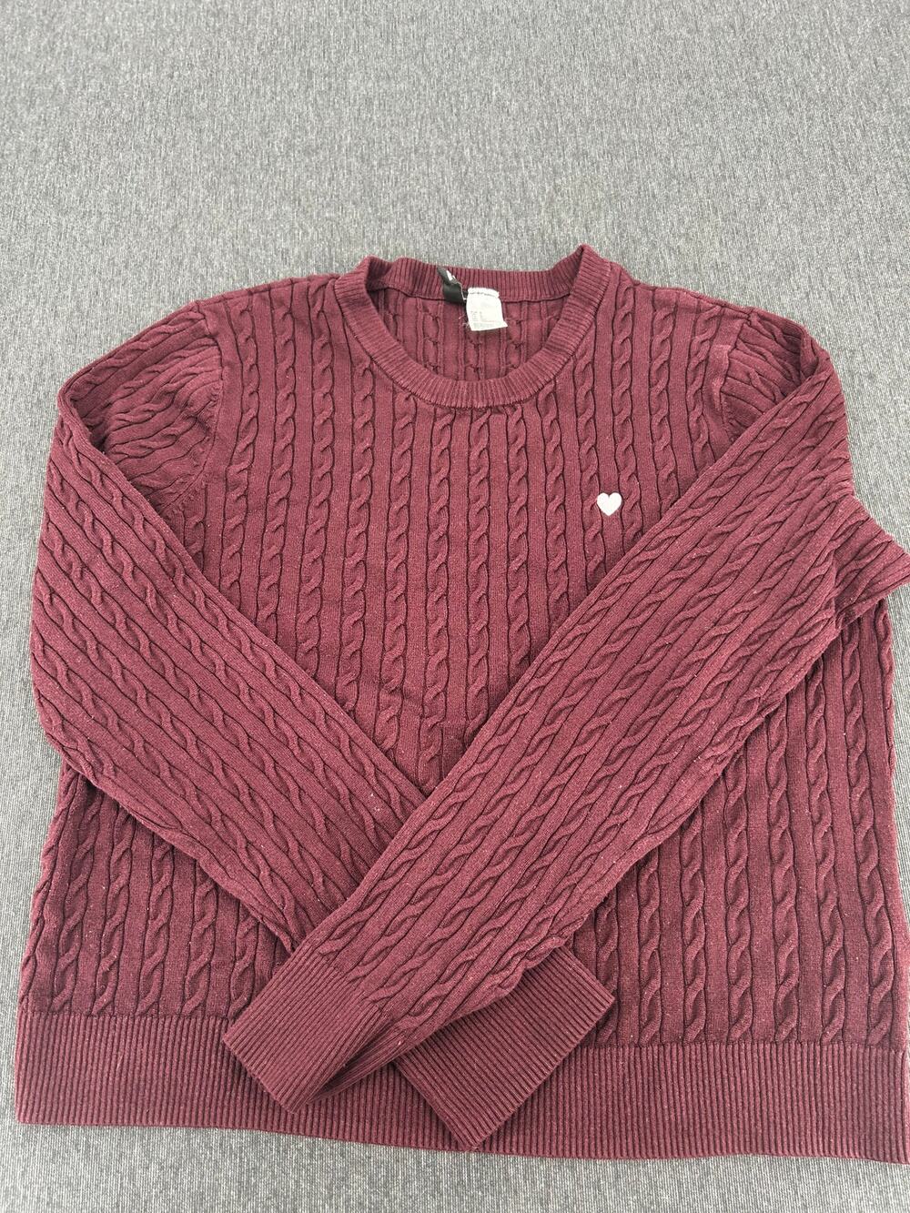 H&M Divided Cable Knit Sweater Women's Small Burgundy Heart Detail Crew Neck